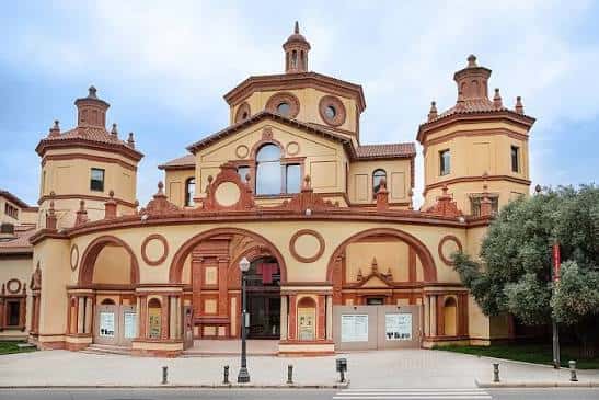 Fachada exterior del edificio Mescladís Lliure Montjuïc en Barcelona