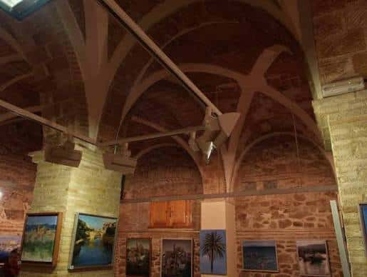 Detalle de las bóvedas de crucería y estructura arquitectónica del techo