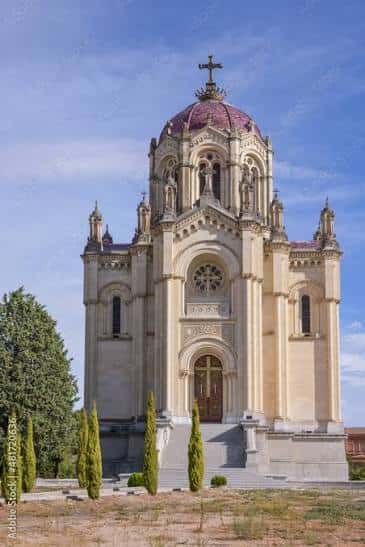 Basílica de Guadalupe en el Parque de Adoratrices, Guadalajara