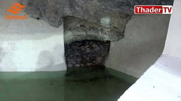 Detalle de la fuente con agua y estructura de piedra tras la restauración