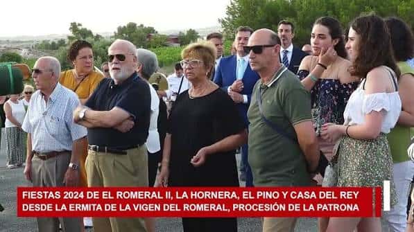 Público asistiendo a la procesión de la patrona en las fiestas de 2024