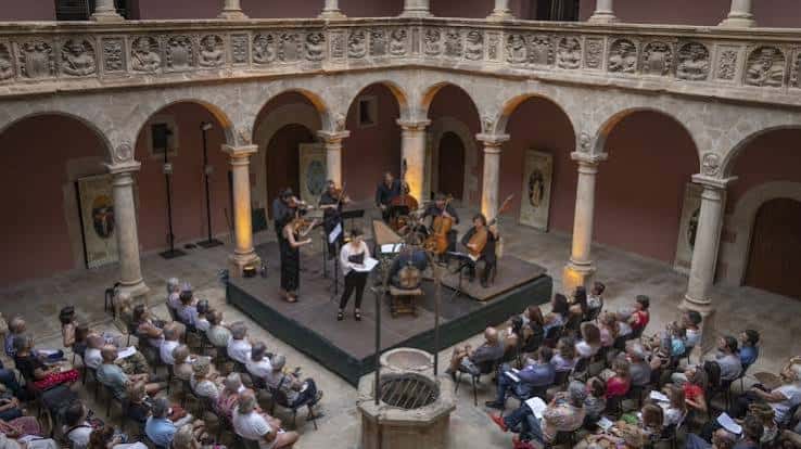 Concierto en el claustro del Convent de les Teresianes