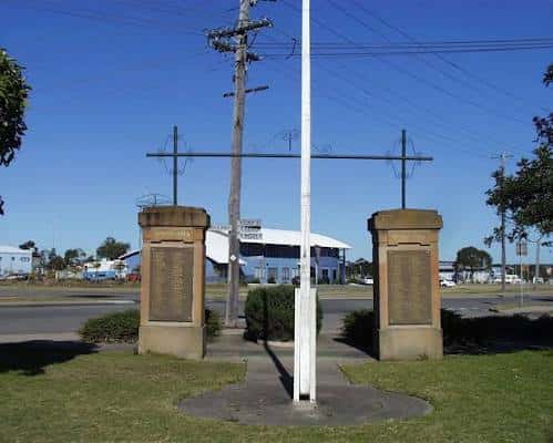 Portales del memorial de la Primera Guerra Mundial en la entrada del parque