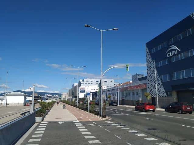 Paseo marítimo y carril bici junto a la Avenida de Beiramar