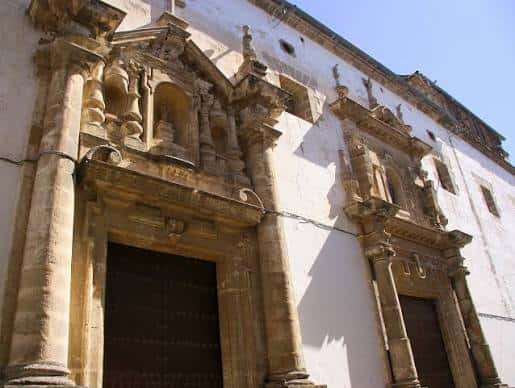 Fachada principal del Convento de la Purísima Concepción con detalles arquitectónicos barrocos
