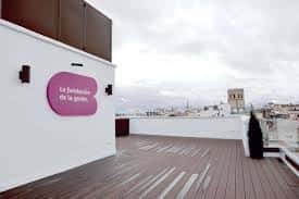 Terraza exterior del Edificio Montesinos 22 con vista panorámica de Badajoz