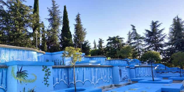 Vista panorámica de las cataratas artificiales del parque Vallecas Villa