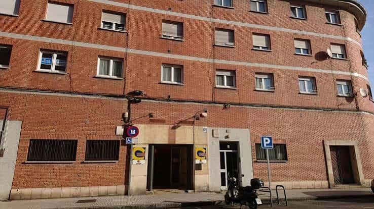 Fachada exterior del edificio de la Biblioteca Pública Municipal Contrueces en Gijón