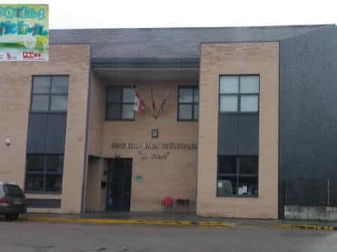 Fachada principal del Centro Cívico La Placa en Ponferrada