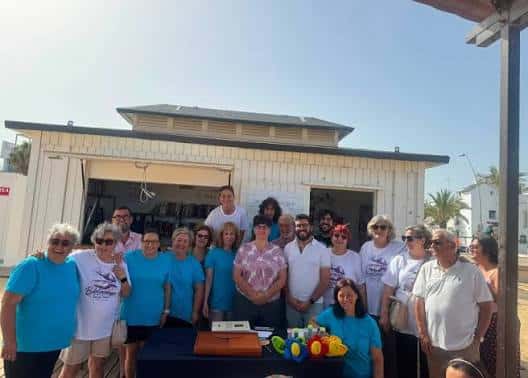 Grupo de personas en el evento de la Biblioplaya