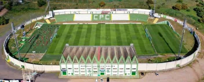 Vista aérea frontal del estadio destacando la estructura de las gradas