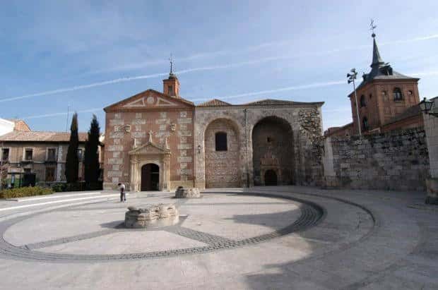 Vista exterior de la Capilla del Oidor en Alcalá de Henares