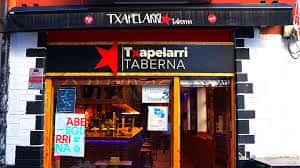 Fachada exterior de Txapelarri Taberna en Vitoria