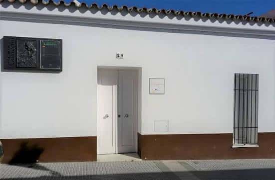Fachada exterior de la Casa Natal de Camarón con placa conmemorativa