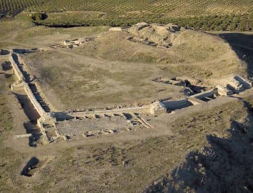 Vista aérea de las ruinas del Enclave Arqueológico de Ategua en Córdoba