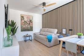 Sala moderna y luminosa en Casa de las Monjas con diseño contemporáneo