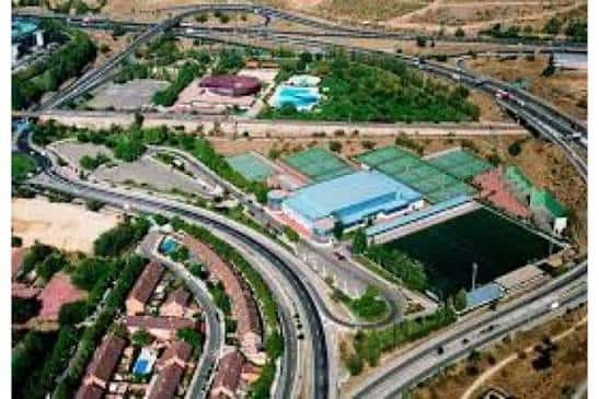 Vista aérea del complejo deportivo La Canaleja mostrando sus instalaciones principales
