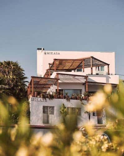 Fachada exterior del Mikasa Ibiza Boutique Hotel con detalles arquitectónicos