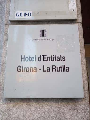 Placa de identificación del Hotel d'Entitats Girona - La Rutlla