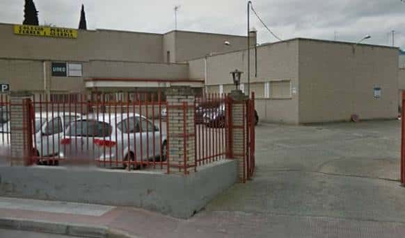 Fachada lateral del antiguo colegio Ferrer i Guardia, ahora convertido en centro para mayores
