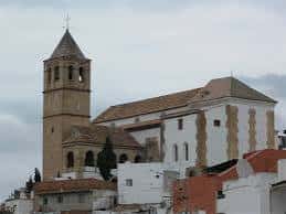 Vista exterior de la Ermita de Nuestra Señora de la Cabeza con su torre campanario