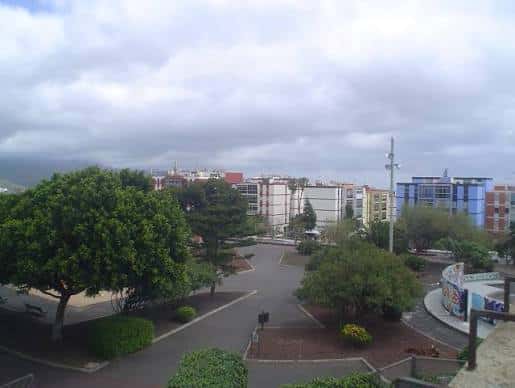 Vista panorámica del entorno urbano alrededor del colegio en San Cristóbal de la Laguna