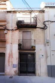 Fachada de edificio residencial en Carrer del Sol, Tortosa
