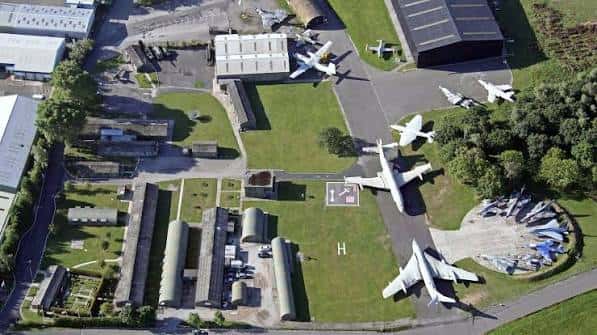 Vista aérea del complejo del Yorkshire Air Museum y sus exhibiciones