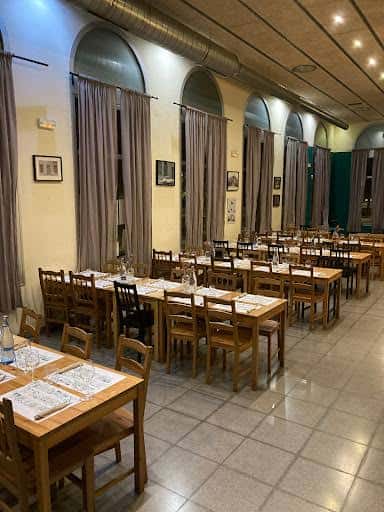 Interior del restaurante Cafè de Mar con mesas dispuestas para eventos