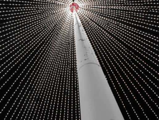 Vista cenital del Pincho de la Feria en Albacete con luces encendidas