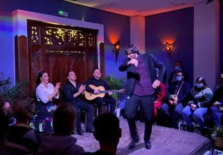 Espectáculo de flamenco en vivo con bailaor y guitarrista