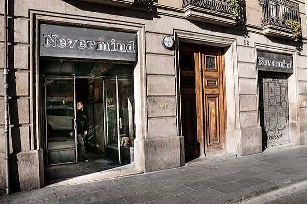 Fachada exterior del local Nevermind en la calle