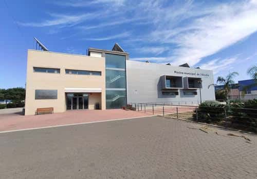 Vista exterior del Complejo Deportivo Distrito Sur en Alcalá de Guadaíra