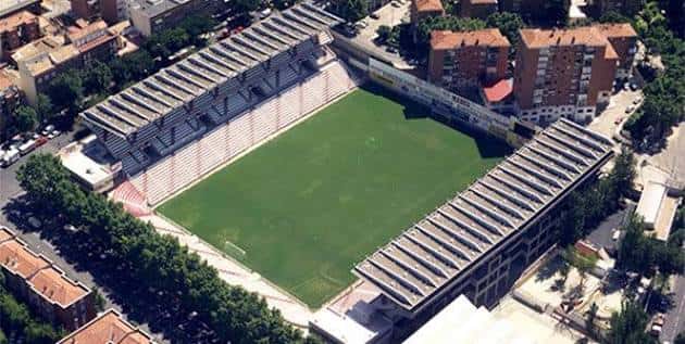 Vista aérea del estadio mostrando su estructura y entorno urbano