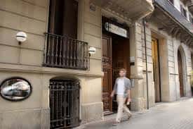 Fachada exterior del Portal de l'Eixample en Barcelona