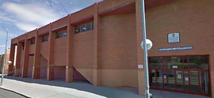 Entrada principal del Polideportivo Municipal Agustín Marañón en Aranjuez