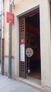 Entrada principal del edificio de la Escuela Municipal de Música