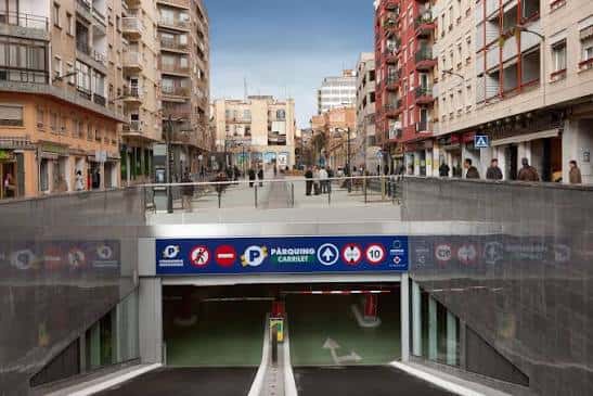 Entrada al parking subterráneo del Carrilet