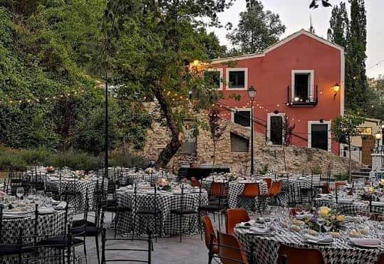 Terraza del Recreo Peral decorada para una celebración al atardecer