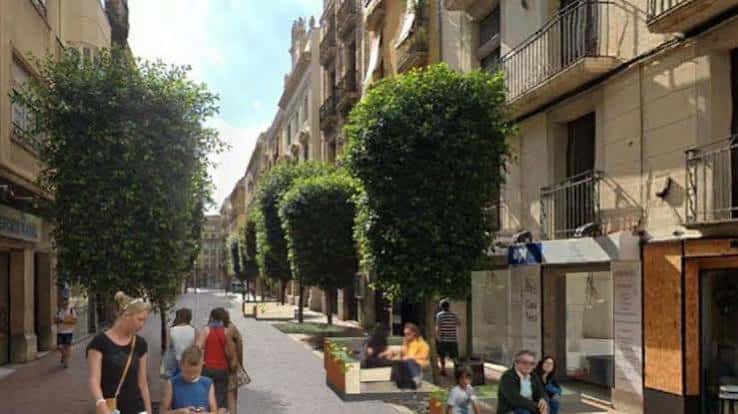 Vista del Raval de Santa Anna con árboles y bancos