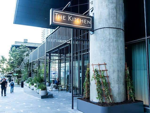 Fachada exterior moderna de The Kitchen American Bistro en Austin