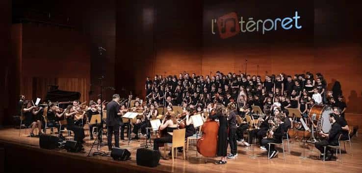 Concierto de la orquesta y coro en el auditorio de L'Intèrpret