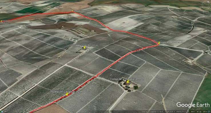 Vista aérea de los viñedos y cortijos de Hijuela del Carrascal con ruta marcada