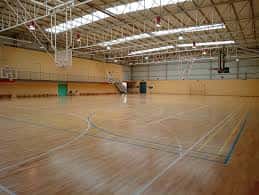 Cancha deportiva vacía del Pabellón Pedro Jaime Rubio