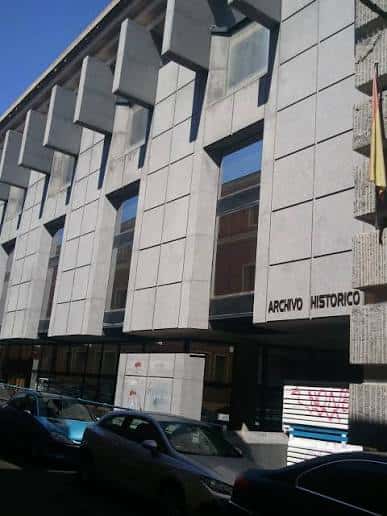 Vista exterior del Archivo Histórico Provincial de Palencia mostrando su fachada moderna