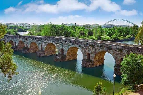 Vista panorámica del Puente Romano sobre el río Tormes