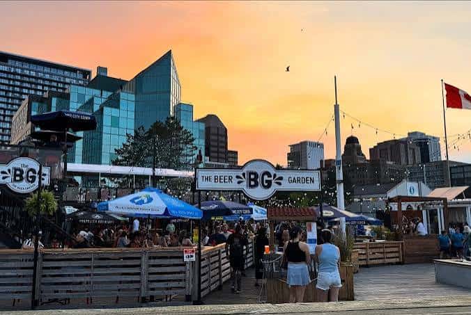Entrada principal del The BG - Halifax Beer Garden con letrero visible y ambiente festivo