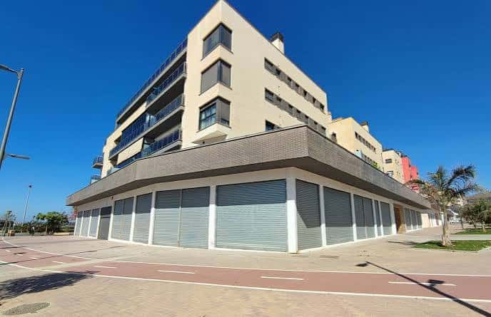 Fachada exterior del edificio que alberga el espacio de coworking en Motril