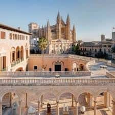 Vista panorámica desde la terraza del Palau March con la catedral de Palma al fondo