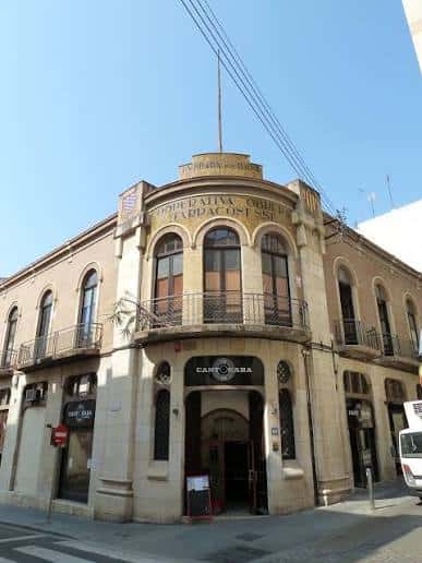 Fachada principal de la Cooperativa Obrera Tarraconense en Tarragona